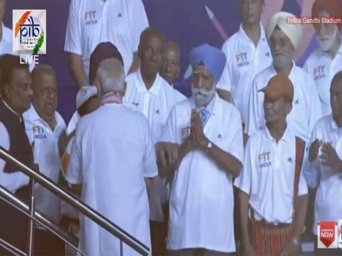 Prabhakarrao Vaidya honored by the Prime Minister | पंतप्रधानांच्या हस्ते प्रभाकरराव वैद्य यांचा गौरव Prabhakarrao Vaidya honored by the Prime Minister | पंतप्रधानांच्या हस्ते प्रभाकरराव वैद्य यांचा गौरव