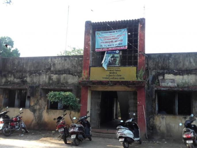 Is this Office of the Irrigation Department or custody in the darkness? | हे पाटबंधारे कार्यालय की, अंधार कोठडी ? Is this Office of the Irrigation Department or custody in the darkness? | हे पाटबंधारे कार्यालय की, अंधार कोठडी ?