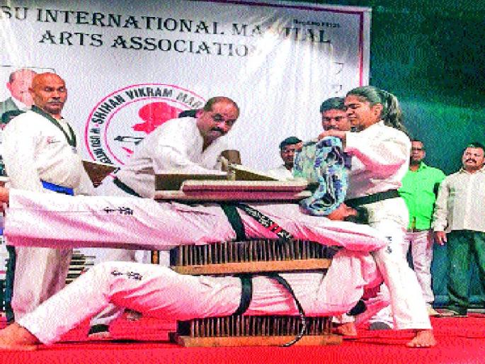 Women's Thrill !, Vaishnavi Mandekar and Asmita Joshi created the world record | महिलाशक्तीचा थरार!, वैष्णवी मांडेकर व अस्मिता जोशी यांनी घडविला जागतिक विक्रम Women's Thrill !, Vaishnavi Mandekar and Asmita Joshi created the world record | महिलाशक्तीचा थरार!, वैष्णवी मांडेकर व अस्मिता जोशी यांनी घडविला जागतिक विक्रम