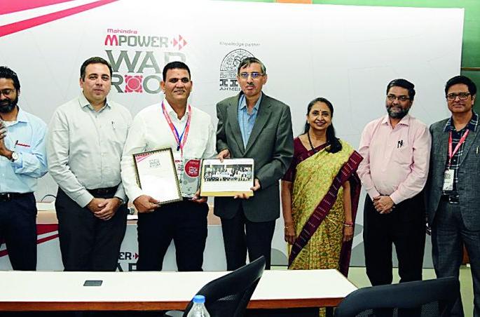 IIM's salute to the struggle of autorickshaw driver in Nagpur | नागपुरातील आॅटोचालकाच्या संघर्षाला ‘आयआयएम’चा सलाम IIM's salute to the struggle of autorickshaw driver in Nagpur | नागपुरातील आॅटोचालकाच्या संघर्षाला ‘आयआयएम’चा सलाम