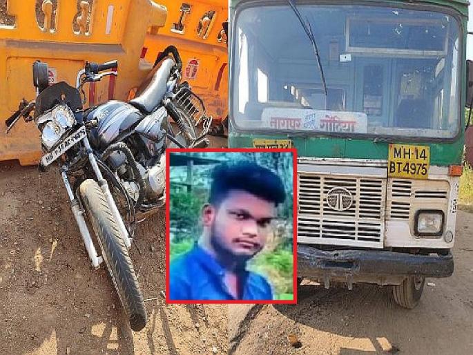 speedy st bus crushed biker while overtaking tipper | ओव्हरटेकच्या नादात एसटी बसने घेतला तरुणाचा बळी; भंडारा तालुक्यातील घटना speedy st bus crushed biker while overtaking tipper | ओव्हरटेकच्या नादात एसटी बसने घेतला तरुणाचा बळी; भंडारा तालुक्यातील घटना