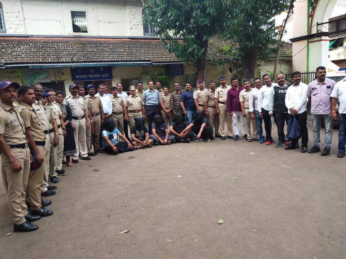 Five notorious accused in the murder are arrested on Pune-Bangalore highway | खुनातील पाच कुख्यात आरोपींना बेड्या, पुणे-बेंगलोर महामार्गावर थरार Five notorious accused in the murder are arrested on Pune-Bangalore highway | खुनातील पाच कुख्यात आरोपींना बेड्या, पुणे-बेंगलोर महामार्गावर थरार