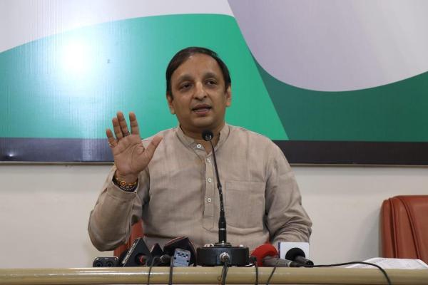 'What is written about Savarkar is based on historical fact; Says Congress | 'सावरकरांबद्दल जे लिहिलंय ते ऐतिहासिक वस्तुस्थितीला धरुनच; मासिक मागे घेणार नाही' 'What is written about Savarkar is based on historical fact; Says Congress | 'सावरकरांबद्दल जे लिहिलंय ते ऐतिहासिक वस्तुस्थितीला धरुनच; मासिक मागे घेणार नाही'