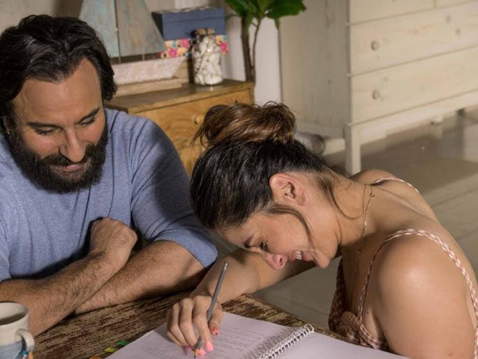 Video: Saif opens bedroom secret, Kareena does this before going to bed | Video: करीना कपूर झोपण्यापूर्वी काय करते?, यावर पती सैफचं उत्तर ऐकून लाजरीबुजरी झाली बेबो Video: Saif opens bedroom secret, Kareena does this before going to bed | Video: करीना कपूर झोपण्यापूर्वी काय करते?, यावर पती सैफचं उत्तर ऐकून लाजरीबुजरी झाली बेबो