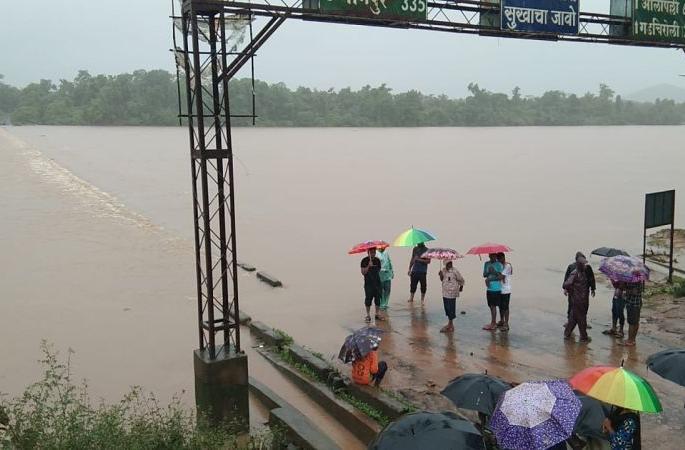 heavy rain in Gadchiroli district | गडचिरोलीत संततधार; १०० हून अधिक गावांचा संपर्क तुटला