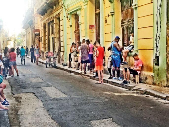 Cuba .... The first identity of the Communist regime came in such a manner. | क्यूबा....कम्युनिस्ट राजवटीची पहिली ओळख अशा पद्धतीनं झाली.. Cuba .... The first identity of the Communist regime came in such a manner. | क्यूबा....कम्युनिस्ट राजवटीची पहिली ओळख अशा पद्धतीनं झाली..