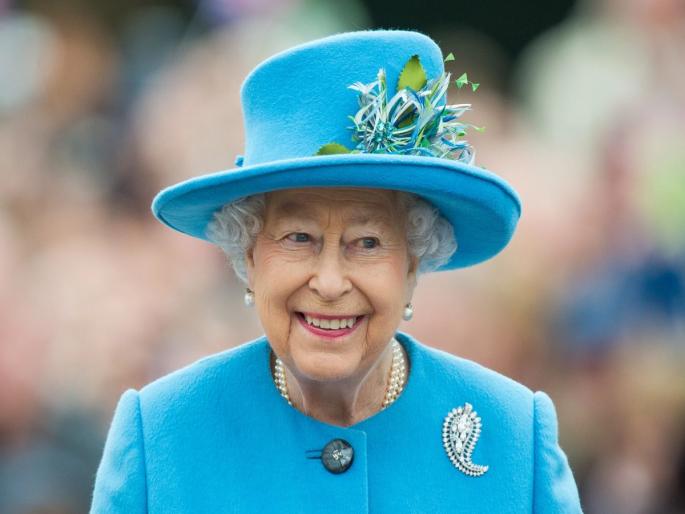 the young man wanted to kill queen elizabeth with a bow and arrow the crime was proved he was sentenced to 9 years | ब्रिटनच्या राणीला धनुष्यबाणद्वारे मारायचे होते तरुणाला, न्यायालयाने सुनावली ९ वर्षांची शिक्षा the young man wanted to kill queen elizabeth with a bow and arrow the crime was proved he was sentenced to 9 years | ब्रिटनच्या राणीला धनुष्यबाणद्वारे मारायचे होते तरुणाला, न्यायालयाने सुनावली ९ वर्षांची शिक्षा