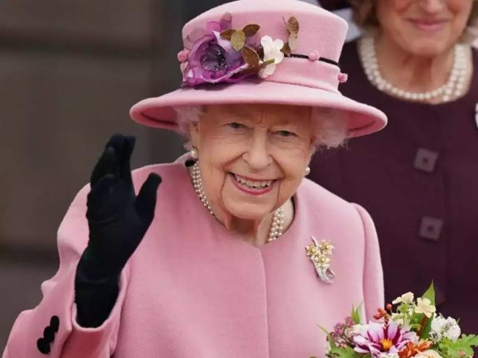 Britain Queen Elizabeth II tests positive for Covid 19, Buckingham Palace says she has mild symptoms | Queen Elizabeth: ब्रिटनच्या राणी एलिझाबेथ यांना कोरोनाची लागण, बकिंघम पॅलेसमध्ये उपचार सुरू Britain Queen Elizabeth II tests positive for Covid 19, Buckingham Palace says she has mild symptoms | Queen Elizabeth: ब्रिटनच्या राणी एलिझाबेथ यांना कोरोनाची लागण, बकिंघम पॅलेसमध्ये उपचार सुरू