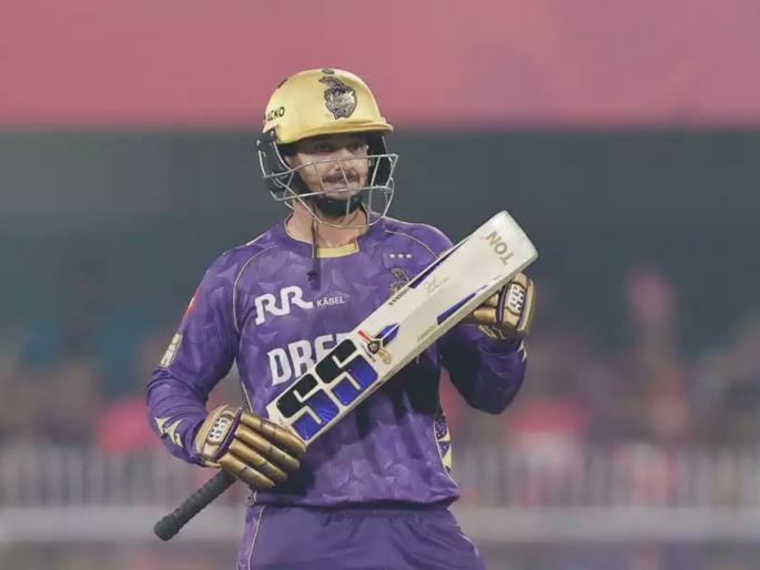 Quinton de Kock Viral Video Drinks Water In Bizarre Fashion After CSK vs KKR Match, | बाटलीचं झाकण न उघडताच क्विंटन डिकॉक प्यायला पाणी; पाहून तुम्हीही माराल डोक्याला हात!