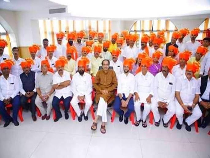 Shiv Sena MLAs have raised concerns | सत्तेचा पेच सुटत नसल्याने शिवसेना आमदारांची धाकधूक वाढली Shiv Sena MLAs have raised concerns | सत्तेचा पेच सुटत नसल्याने शिवसेना आमदारांची धाकधूक वाढली