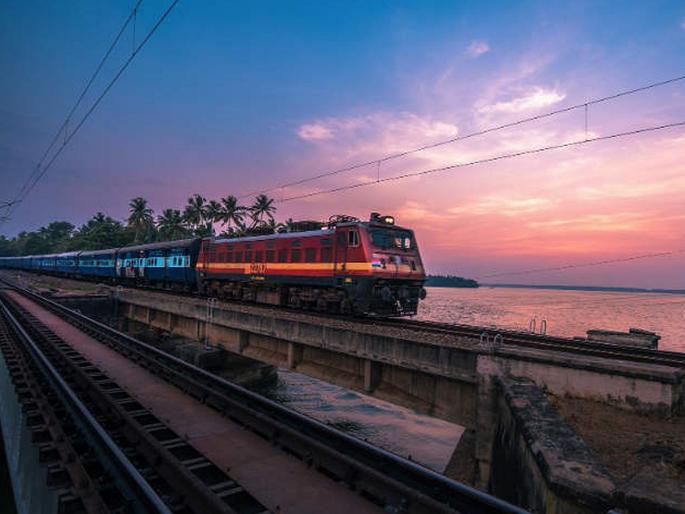 The recession hit the railways too; railway had big loss in last three months | मंदीचा रेल्वेलाही जबरदस्त फटका; माहिती अधिकारामुळे नुकसानीचा आकडा उघड The recession hit the railways too; railway had big loss in last three months | मंदीचा रेल्वेलाही जबरदस्त फटका; माहिती अधिकारामुळे नुकसानीचा आकडा उघड