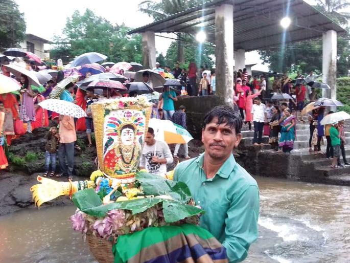 5 Gauri idols Visarjan in Karjat; | कर्जतमध्ये २,६०८ गौरीमूर्तींना निरोप; तालुक्यात ५,९६५ गणेशमूर्तींचे विसर्जन; 5 Gauri idols Visarjan in Karjat; | कर्जतमध्ये २,६०८ गौरीमूर्तींना निरोप; तालुक्यात ५,९६५ गणेशमूर्तींचे विसर्जन;