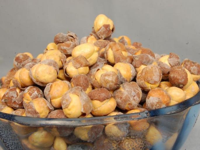 A rupture stuck in the chest of a three-and-a-half-year-old boy; The challenge posed by the doctor | साडेतीन वर्षांच्या मुलाच्या छातीत अडकला फुटाणा; डॉक्टरांनी पेलले आव्हान A rupture stuck in the chest of a three-and-a-half-year-old boy; The challenge posed by the doctor | साडेतीन वर्षांच्या मुलाच्या छातीत अडकला फुटाणा; डॉक्टरांनी पेलले आव्हान