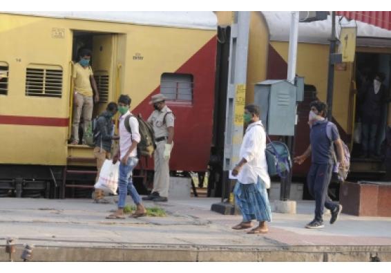 Coronavirus, Lockdown News: Approach: Clumsy planning hits migrant workers! | Coronavirus, Lockdown News: दृष्टिकोन: ढिसाळ नियोजनाचा स्थलांतरित मजुरांना फटका! Coronavirus, Lockdown News: Approach: Clumsy planning hits migrant workers! | Coronavirus, Lockdown News: दृष्टिकोन: ढिसाळ नियोजनाचा स्थलांतरित मजुरांना फटका!