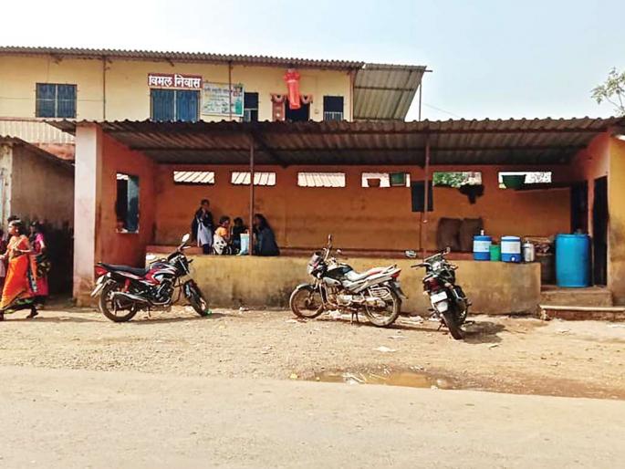 The disadvantage is that there is no public sanitation house in Nizampur | निजामपूरमध्ये सार्वजनिक स्वच्छतागृह नसल्याने गैरसोय; बाजारपेठ असल्याने सुविधा देण्याची मागणी The disadvantage is that there is no public sanitation house in Nizampur | निजामपूरमध्ये सार्वजनिक स्वच्छतागृह नसल्याने गैरसोय; बाजारपेठ असल्याने सुविधा देण्याची मागणी