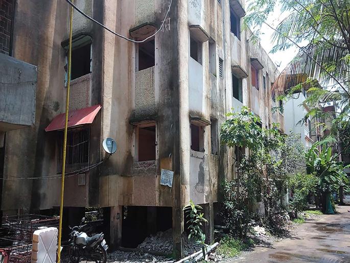Four buildings in Mahad city are dangerous | महाड शहरातील चार इमारती धोकादायक Four buildings in Mahad city are dangerous | महाड शहरातील चार इमारती धोकादायक
