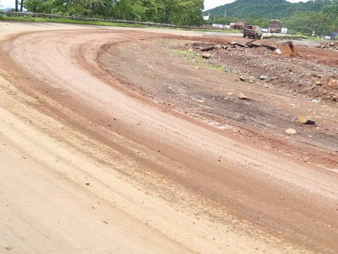  Mud empire on the road to the Kashedi Ghat | कशेडी घाटात रस्त्यावर चिखलाचे साम्राज्य