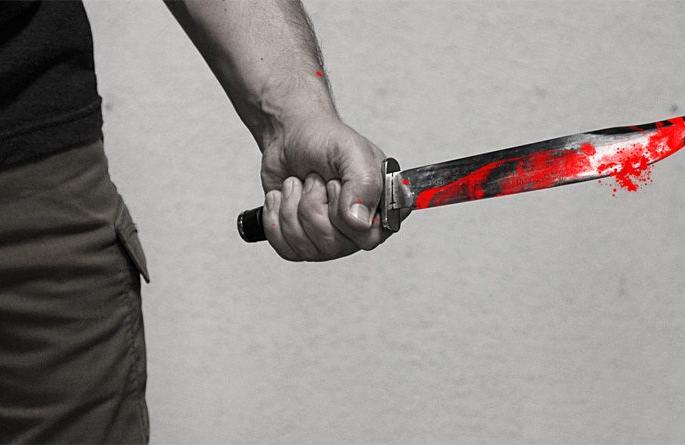 He took his friend, who used to fight for alcohol every day, to the school and ... | रोज दारूसाठी तगादा लावणाऱ्या मित्राला त्यांनी पडक्या शाळेत नेले आणि...