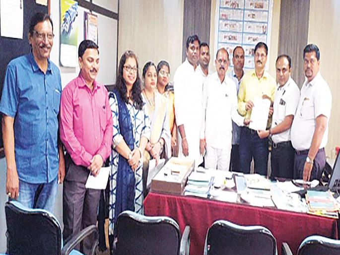 Discussions to settle water issues; Councilors wake up after Shakap's agitation | पाणीप्रश्नावर तोडगा काढण्यासाठी चर्चा; शेकापच्या आंदोलनानंतर नगरसेवकांना जाग Discussions to settle water issues; Councilors wake up after Shakap's agitation | पाणीप्रश्नावर तोडगा काढण्यासाठी चर्चा; शेकापच्या आंदोलनानंतर नगरसेवकांना जाग