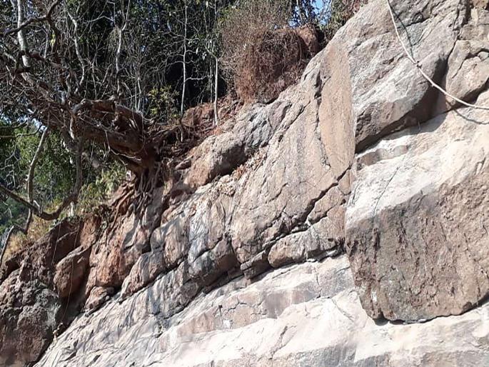 Neal-Matheran Ghattera need to be nets | नेरळ-माथेरान घाटरस्त्यात जाळ्या लावण्याची गरज Neal-Matheran Ghattera need to be nets | नेरळ-माथेरान घाटरस्त्यात जाळ्या लावण्याची गरज