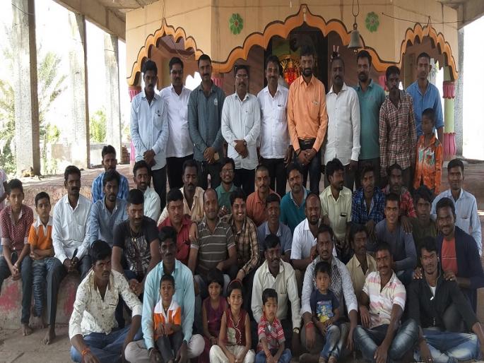 Parijot Mandala gave a message of social commitment | वारीतील पायीज्योत मंडळानी दिला सामाजिक बांधिलकीचा संदेश Parijot Mandala gave a message of social commitment | वारीतील पायीज्योत मंडळानी दिला सामाजिक बांधिलकीचा संदेश