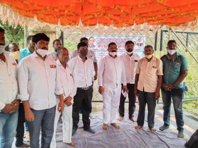 People's Republican Party's support to farmers in Indapur taluka for Ujani water issue | उजणी पाणी प्रश्नासाठी इंदापूर तालुक्यातील शेतकऱ्यांना पिपल्स रिपब्लिकन पार्टीचा पाठिंबा People's Republican Party's support to farmers in Indapur taluka for Ujani water issue | उजणी पाणी प्रश्नासाठी इंदापूर तालुक्यातील शेतकऱ्यांना पिपल्स रिपब्लिकन पार्टीचा पाठिंबा