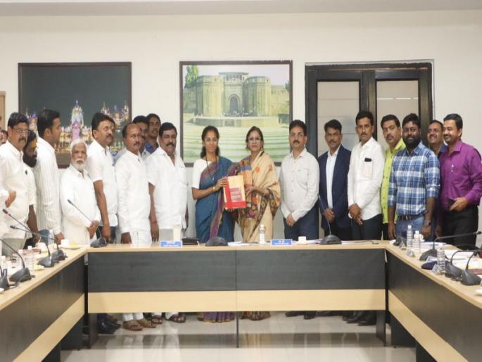 Pragati Deccan Express should leave from Baramati MP Supriya Sule demand | प्रगती, डेक्कन एक्स्प्रेस बारामतीहून सोडावी; खासदार सुप्रिया सुळेंची मागणी