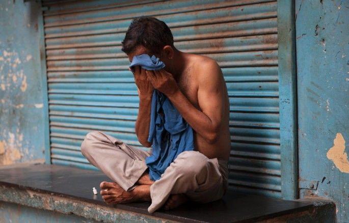 Lightning strikes in the Nagpur during the summer; Citizens suffer | उपराजधानीत भीषण उन्हाळ्यात विजेचा लपंडाव; नागरिक त्रस्त Lightning strikes in the Nagpur during the summer; Citizens suffer | उपराजधानीत भीषण उन्हाळ्यात विजेचा लपंडाव; नागरिक त्रस्त