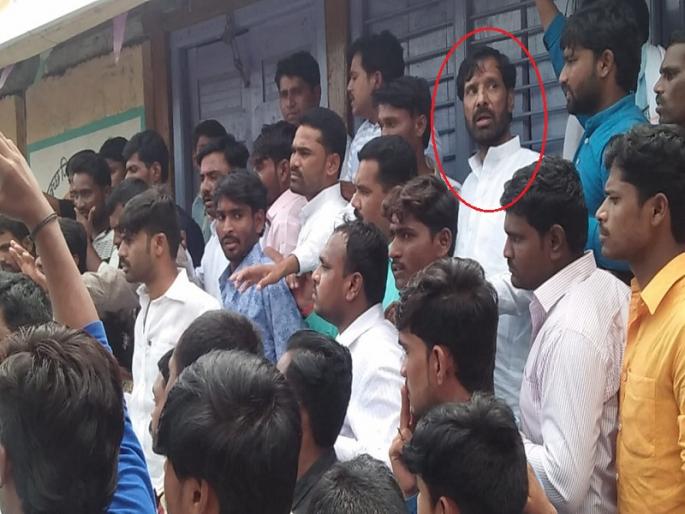 BJP MLA R T Deshmukh threatens by NCP activist for development work | विकास कामांचा जाब विचारत भाजप आमदार आर.टी. देशमुख यांना राष्ट्रवादी कार्यकर्त्यांची धक्काबुक्की BJP MLA R T Deshmukh threatens by NCP activist for development work | विकास कामांचा जाब विचारत भाजप आमदार आर.टी. देशमुख यांना राष्ट्रवादी कार्यकर्त्यांची धक्काबुक्की