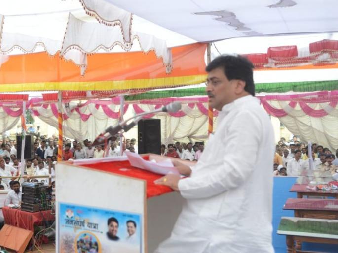 BJP- Shivsena government does not see drought becouse a blind eye- eat Ashok Chavan | भाजप शिवसेनेचे सरकार आंधळे म्हणूनच दुष्काळ दिसत नाही - खा. अशोक चव्हाण     BJP- Shivsena government does not see drought becouse a blind eye- eat Ashok Chavan | भाजप शिवसेनेचे सरकार आंधळे म्हणूनच दुष्काळ दिसत नाही - खा. अशोक चव्हाण