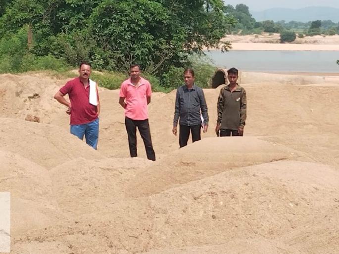 19 hours operation on three sand ghats; 313 brass sand seized | तीन रेती घाटांवर १९ तास कारवाई; ३१३ ब्रास रेती जप्त 19 hours operation on three sand ghats; 313 brass sand seized | तीन रेती घाटांवर १९ तास कारवाई; ३१३ ब्रास रेती जप्त