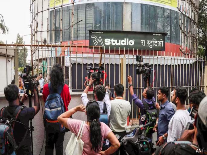 game of fear in the name of shooting and a old lady showed courage | 'शूटिंग'च्या नावाखाली भीतीचा खेळ अन् आजीने दाखवले धैर्य game of fear in the name of shooting and a old lady showed courage | 'शूटिंग'च्या नावाखाली भीतीचा खेळ अन् आजीने दाखवले धैर्य