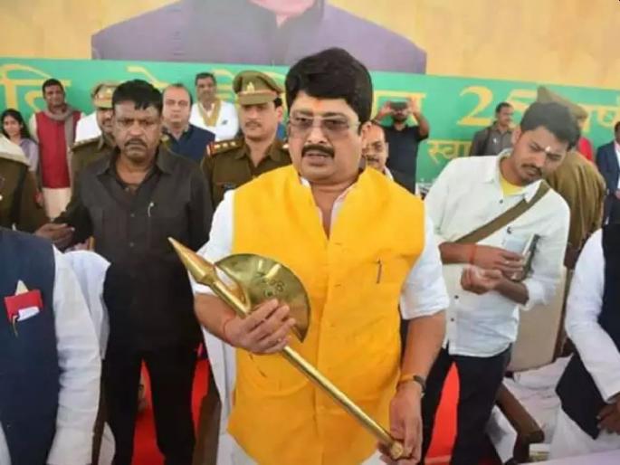 Uttar Pradesh Election 2022: Entry into politics at just 24 years; MLA from 1993 till now, who is Raja Bhaiya? | Uttar Pradesh Election 2022: अवघ्या २४ व्या वर्षी राजकारणात एन्ट्री; १९९३ पासून आतापर्यंत आमदार, कोण आहे राजा भैय्या? Uttar Pradesh Election 2022: Entry into politics at just 24 years; MLA from 1993 till now, who is Raja Bhaiya? | Uttar Pradesh Election 2022: अवघ्या २४ व्या वर्षी राजकारणात एन्ट्री; १९९३ पासून आतापर्यंत आमदार, कोण आहे राजा भैय्या?