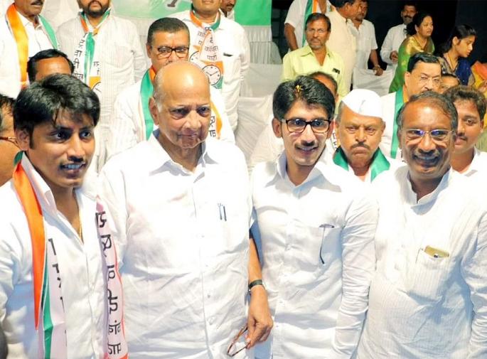 Finally decided.. Rajan Patil on the way to BJP; An invitation to Baliram Sathe too | अखेर ठरलं.. राजन पाटील भाजपच्या वाटेवर; बळीराम साठेंनाही निमंत्रण Finally decided.. Rajan Patil on the way to BJP; An invitation to Baliram Sathe too | अखेर ठरलं.. राजन पाटील भाजपच्या वाटेवर; बळीराम साठेंनाही निमंत्रण