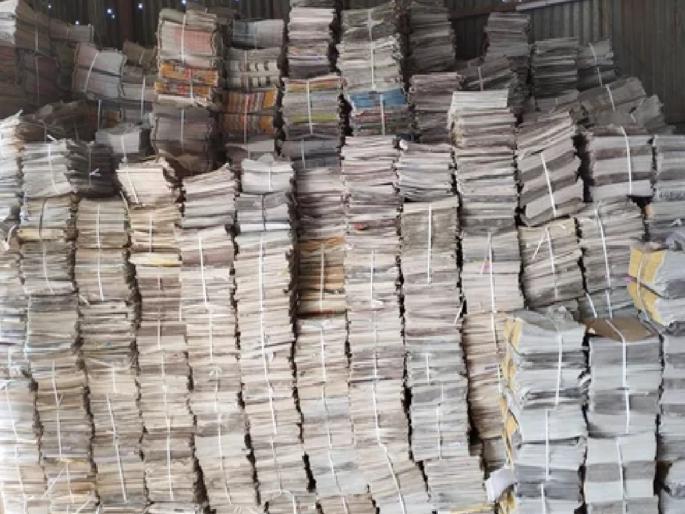Independent candidate brochures sold as junk; Some preach from heart and some for money | ...पठ्ठ्याने रद्दीत विकली उमेदवाराची माहितीपत्रके, प्रचारात निष्ठावंत कार्यकर्त्यांची कमी Independent candidate brochures sold as junk; Some preach from heart and some for money | ...पठ्ठ्याने रद्दीत विकली उमेदवाराची माहितीपत्रके, प्रचारात निष्ठावंत कार्यकर्त्यांची कमी