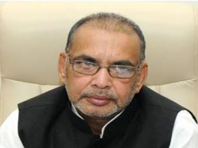 Anna Hazare is firm on demands: meeting to begin four hours, Agriculture Minister Radha Mohan Singh's meeting withdrawn | अण्णा हजारे मागण्यांवर ठाम : चार तासांपासून बैठक सुरू, कृषिमंत्री राधामोहन सिंह यांची बैठकितून माघार Anna Hazare is firm on demands: meeting to begin four hours, Agriculture Minister Radha Mohan Singh's meeting withdrawn | अण्णा हजारे मागण्यांवर ठाम : चार तासांपासून बैठक सुरू, कृषिमंत्री राधामोहन सिंह यांची बैठकितून माघार