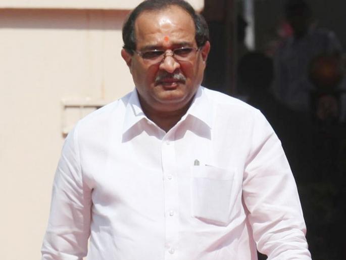 Congress's decision to ignore Vikhe-Patil, BJP Make him Narayan Rane | भाजपने विखेंचा नारायण राणे केला; तर विखेंकडे दुर्लक्ष करण्याची काँग्रेसची खेळी Congress's decision to ignore Vikhe-Patil, BJP Make him Narayan Rane | भाजपने विखेंचा नारायण राणे केला; तर विखेंकडे दुर्लक्ष करण्याची काँग्रेसची खेळी