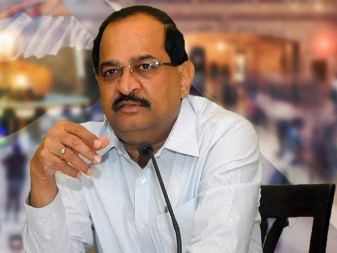 On Radhakrishna Vikhe Sen's platform | राधाकृष्ण विखे सेनेच्या व्यासपीठावर On Radhakrishna Vikhe Sen's platform | राधाकृष्ण विखे सेनेच्या व्यासपीठावर