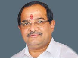 Radhakrishna Vikhe attack on Congress leader's | मुख्यमंत्रीपदाचे स्वप्न पाहणाऱ्या नेत्यांमुळेच काँग्रेसची अधोगती, राधाकृष्ण विखेंचा टोला Radhakrishna Vikhe attack on Congress leader's | मुख्यमंत्रीपदाचे स्वप्न पाहणाऱ्या नेत्यांमुळेच काँग्रेसची अधोगती, राधाकृष्ण विखेंचा टोला