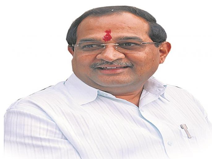 Government's attempt to divide organizations fighting for Maratha reservation; Criticism of Radhakrishna Vikhe | मराठा आरक्षणासाठी लढणा-या संघटनांमध्ये फूट पाडण्याचा सरकारचा प्रयत्न; राधाकृष्ण विखे यांची टीका Government's attempt to divide organizations fighting for Maratha reservation; Criticism of Radhakrishna Vikhe | मराठा आरक्षणासाठी लढणा-या संघटनांमध्ये फूट पाडण्याचा सरकारचा प्रयत्न; राधाकृष्ण विखे यांची टीका