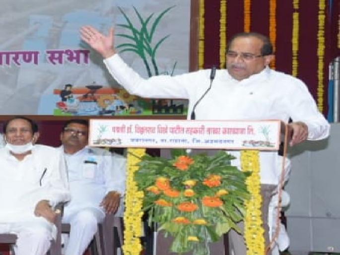 Those who misunderstood Nilwande's question are now telling the truth: Radhakrishna Vikhe | निळवंड्याचे तारणहार समजणारे नेते आता खरे बोलू लागले : राधाकृष्ण विखे Those who misunderstood Nilwande's question are now telling the truth: Radhakrishna Vikhe | निळवंड्याचे तारणहार समजणारे नेते आता खरे बोलू लागले : राधाकृष्ण विखे