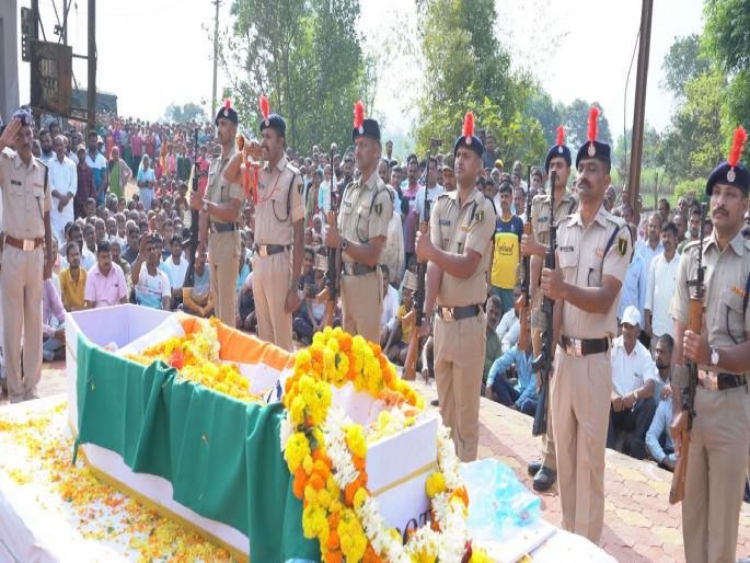 Kasarputle who was injured in the accident Death of jawan Pramod Patil from Radhanagari | Kolhapur: कासारपुतळेतील जवान प्रमोद पाटील यांची मृत्यूशी झुंज अयशस्वी, उपचारादरम्यान प्राणज्योत मालवली Kasarputle who was injured in the accident Death of jawan Pramod Patil from Radhanagari | Kolhapur: कासारपुतळेतील जवान प्रमोद पाटील यांची मृत्यूशी झुंज अयशस्वी, उपचारादरम्यान प्राणज्योत मालवली
