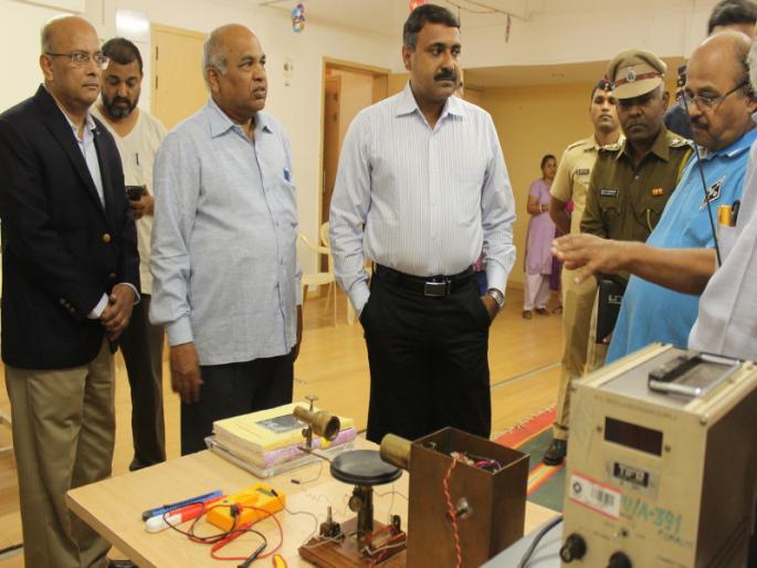 scientific approach at school: Abdur Rahman: Inauguration of Ham Radio Club in pune | शालेय वयातच वैज्ञानिक दृष्टिकोन अंगिकारावा : अब्दूर रेहमान : हॅम रेडिओ क्लबचे उद्घाटन scientific approach at school: Abdur Rahman: Inauguration of Ham Radio Club in pune | शालेय वयातच वैज्ञानिक दृष्टिकोन अंगिकारावा : अब्दूर रेहमान : हॅम रेडिओ क्लबचे उद्घाटन