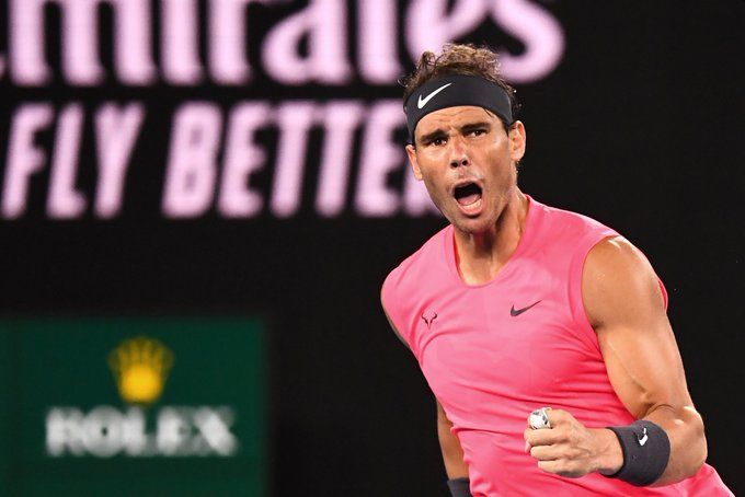 After a four-hour marathon fight, Rafael Nadal lost the semi final of US open | तब्बल चार तासांच्या मॅरेथॉन लढतीनंतर नदालला पराभवाचा धक्का