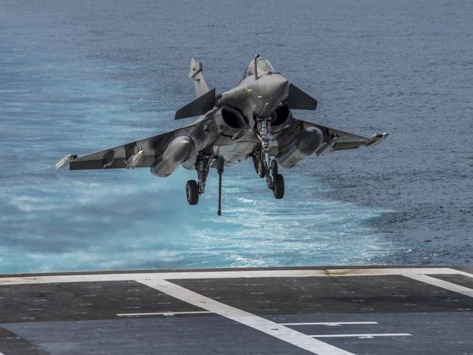 Rafale-M Fighter Jet Deal: India's big step amid border tensions, deal with France for Rafale-M aircraft, these are the features | सीमेवरील तणावादरम्यान भारताचं मोठं पाऊल, राफेल-एम विमानांसाठी फ्रान्ससोबत करार, अशी आहेत वैशिष्ट्ये Rafale-M Fighter Jet Deal: India's big step amid border tensions, deal with France for Rafale-M aircraft, these are the features | सीमेवरील तणावादरम्यान भारताचं मोठं पाऊल, राफेल-एम विमानांसाठी फ्रान्ससोबत करार, अशी आहेत वैशिष्ट्ये
