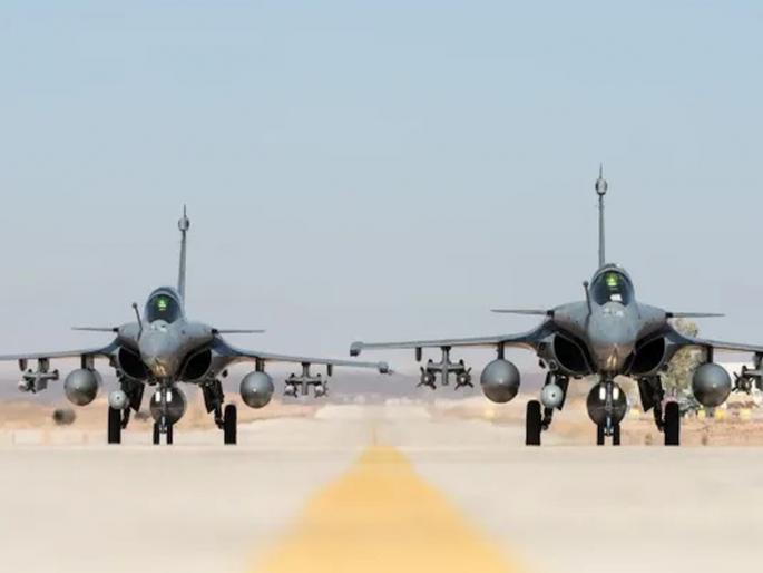 five Rafale fighter jets that took off from France lands at Ambala airbase | VIDEO: शत्रूंना धडकी भरवणारी राफेल विमानं भारतात दाखल; अंबाला हवाईतळावर लँडिंग five Rafale fighter jets that took off from France lands at Ambala airbase | VIDEO: शत्रूंना धडकी भरवणारी राफेल विमानं भारतात दाखल; अंबाला हवाईतळावर लँडिंग