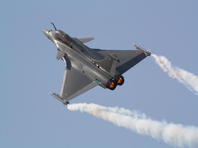 Indian Air Force Decision to buy 114 Rafale fighter jets from France; The deal was cancelled 13 years ago | फ्रान्सकडून ११४ राफेल लढाऊ विमाने खरेदीचा निर्णय; भारताचा संरक्षण सामुग्री खरेदीचा मोठा व्यवहार Indian Air Force Decision to buy 114 Rafale fighter jets from France; The deal was cancelled 13 years ago | फ्रान्सकडून ११४ राफेल लढाऊ विमाने खरेदीचा निर्णय; भारताचा संरक्षण सामुग्री खरेदीचा मोठा व्यवहार