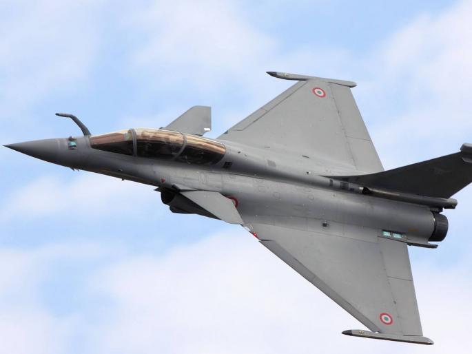 26 French Rafale aircraft to join Indian Navy; Countries sign Rs 64,000 crore purchase agreement | नौदलाच्या ताफ्यात येणार फ्रान्सची २६ राफेल विमाने; ६४ हजार कोटींच्या खरेदी करारावर देशांच्या स्वाक्षऱ्या
