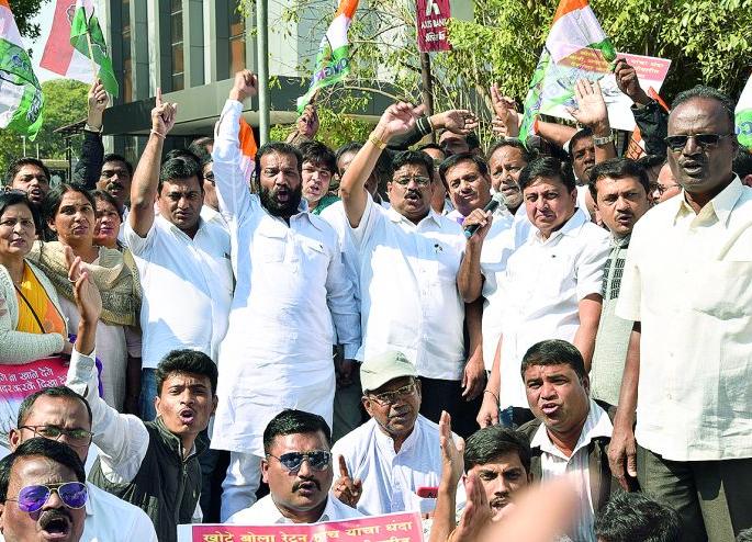Congress aggressive on Rafael scam in Nagpur | नागपुरात राफेल घोटाळ्यावर काँग्रेस आक्रमक Congress aggressive on Rafael scam in Nagpur | नागपुरात राफेल घोटाळ्यावर काँग्रेस आक्रमक