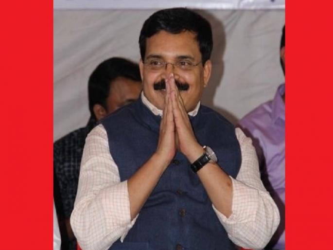 shiv sena deputy leader raghunath kuchik charged with rape molested girl | बलात्कार करून गर्भपात केल्याप्रकरणी शिवसेनेच्या 'या' मोठ्या नेत्यावर गुन्हा दाखल shiv sena deputy leader raghunath kuchik charged with rape molested girl | बलात्कार करून गर्भपात केल्याप्रकरणी शिवसेनेच्या 'या' मोठ्या नेत्यावर गुन्हा दाखल